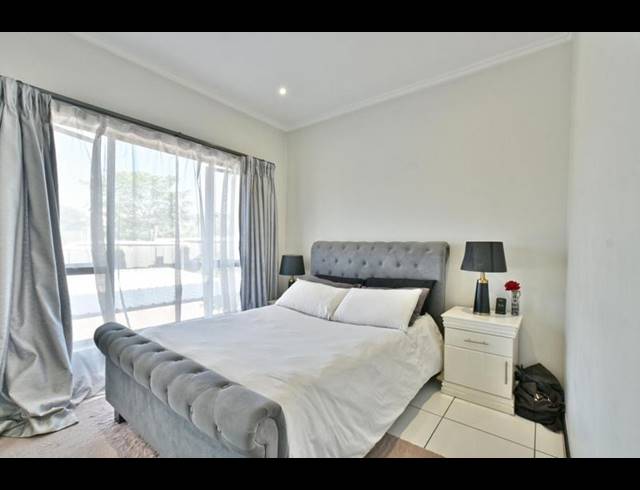 1 BEDROOM APARTMENT FOR SALE IN LONEHILL